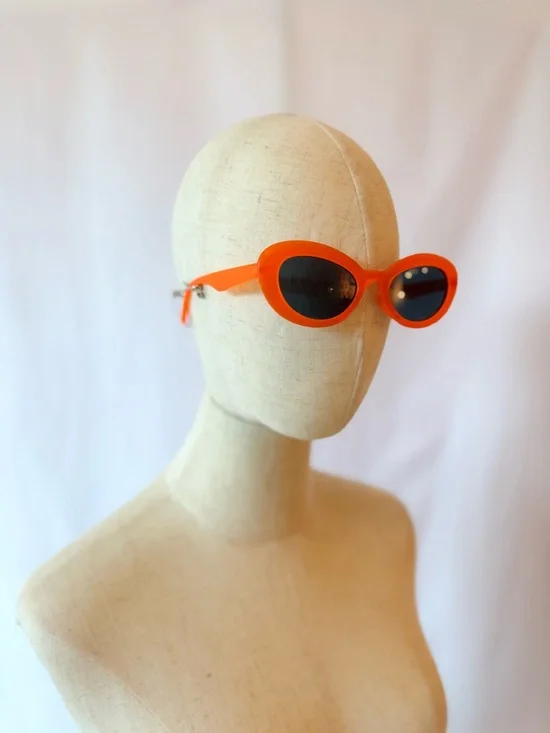 Retro Orange Oval Sunglasses – Statement Frame - Picture 2 of 4